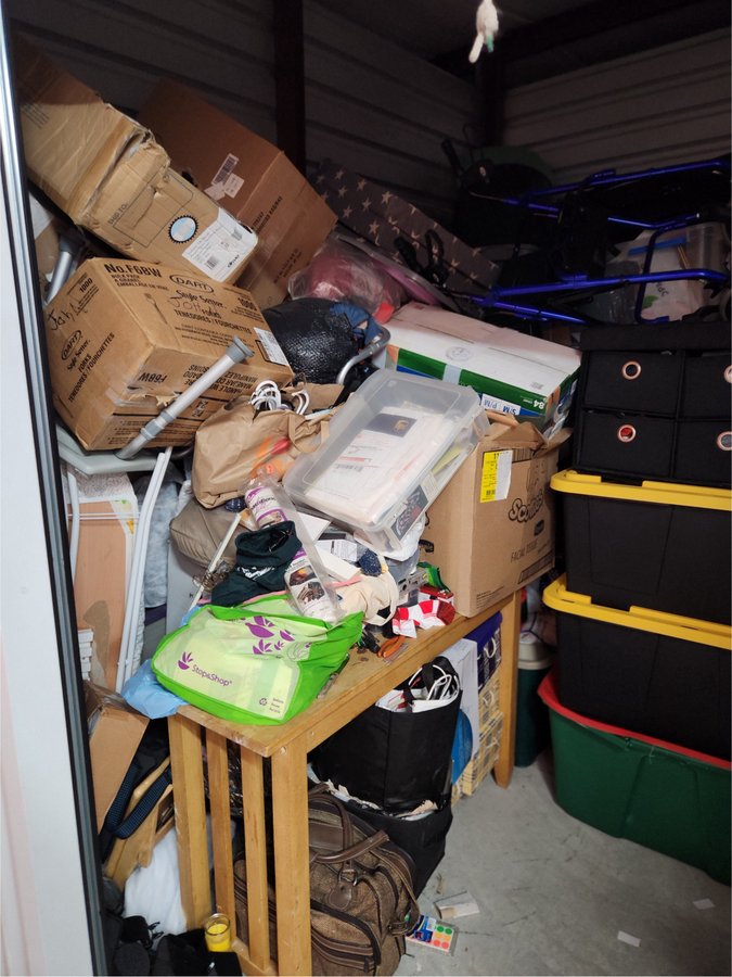 10 x 10 storage unit in Deer Park, NY