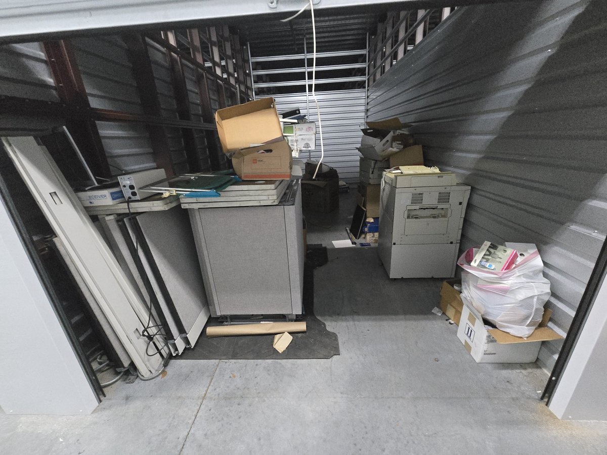 10 x 30 storage unit in Valrico, FL