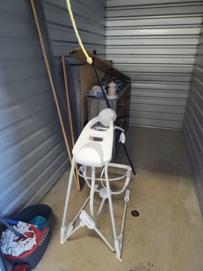 5 x 10 storage unit in Tampa, FL