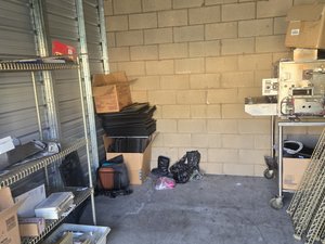 10 x 15 unit in Santa Rosa