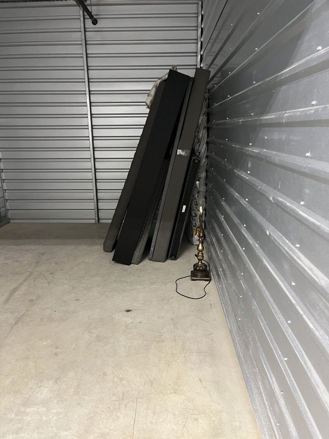 10 x 15 storage unit in Tacoma, WA