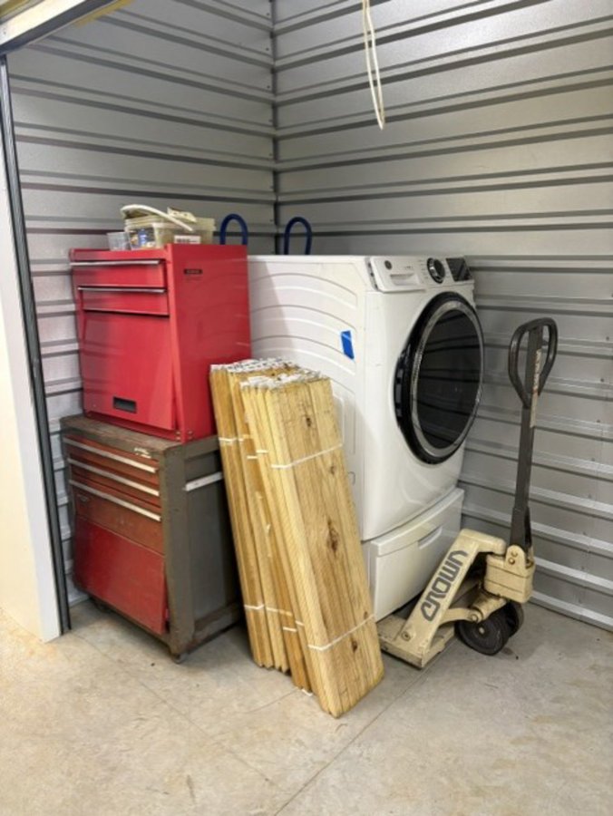 10 x 5 storage unit in Clarksville, TN