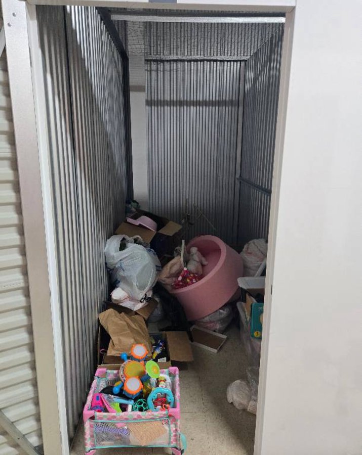 4 x 10 storage unit in North Charleston, SC