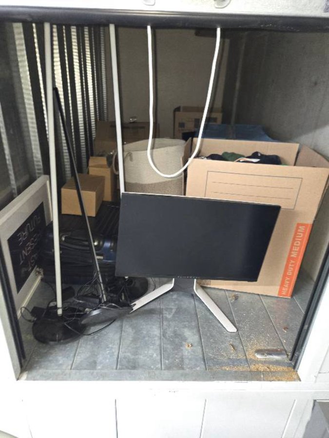 5 x 10 storage unit in Van Nuys, CA