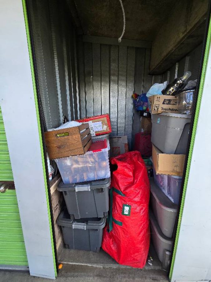 5 x 5 storage unit in Van Nuys, CA