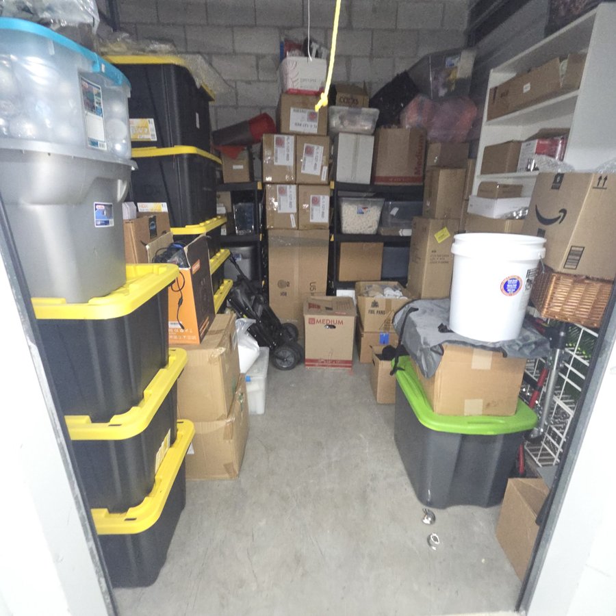 10 x 10 storage unit in Coconut Creek, FL