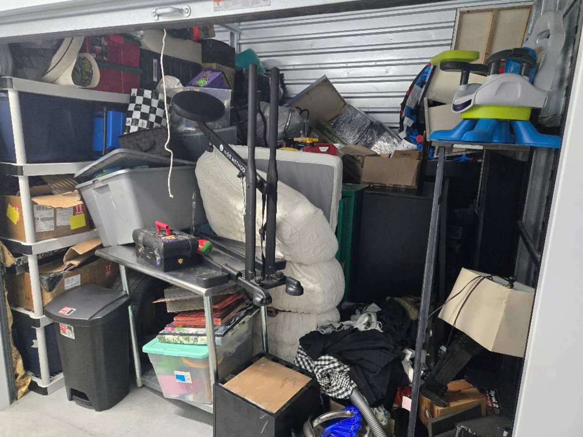 10 x 10 storage unit in Ruskin, FL