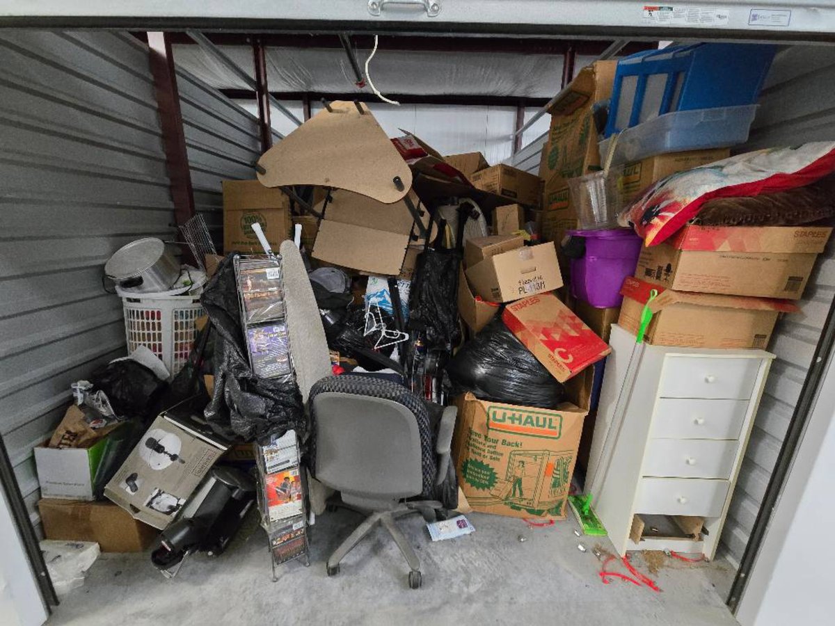 10 x 15 storage unit in Thonotosassa, FL