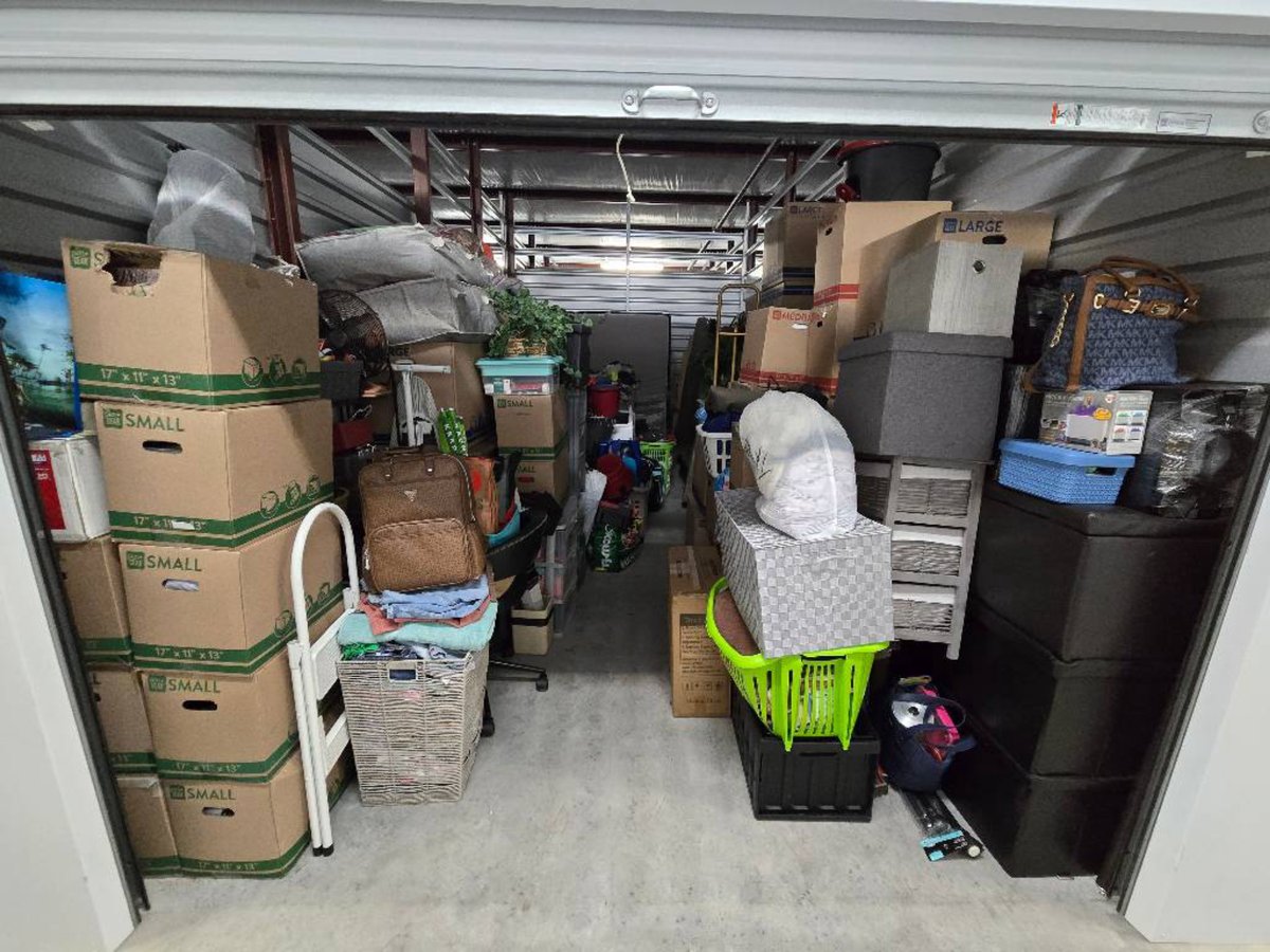 10 x 20 storage unit in Thonotosassa, FL