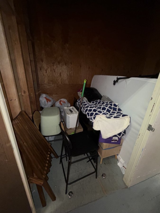 7 x 12 storage unit in Ventura, CA
