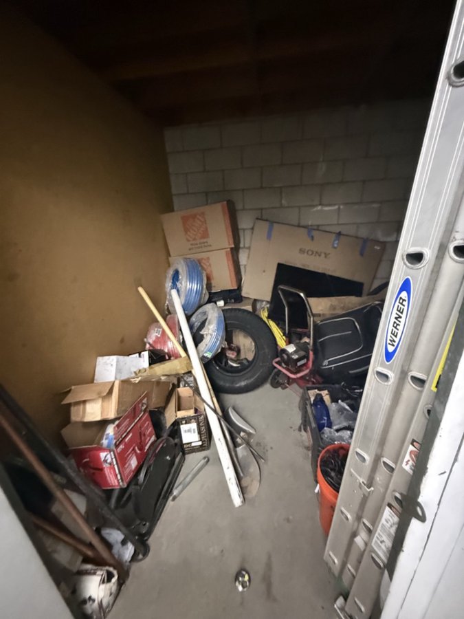 10 x 15 storage unit in Arcadia, CA
