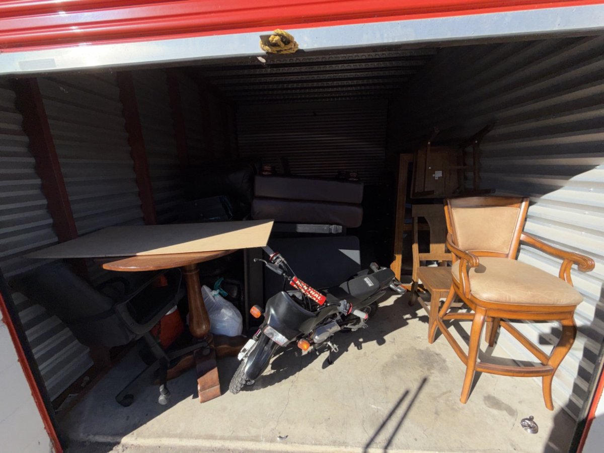 10 x 15 storage unit in Ventura, CA