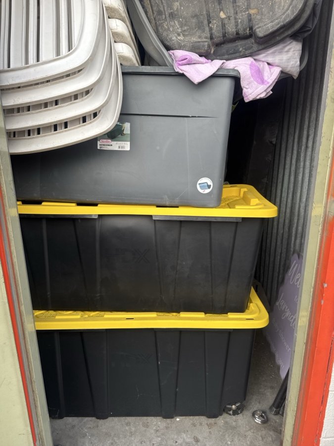 5 x 10 storage unit in Canoga Park, CA