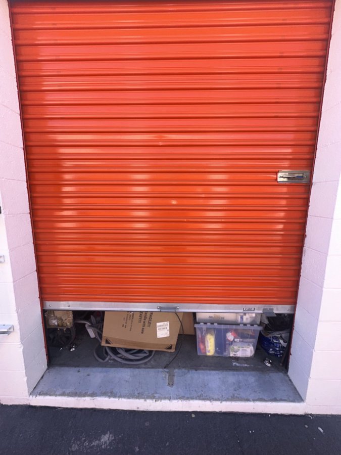 8 x 13 storage unit in Canoga Park, CA