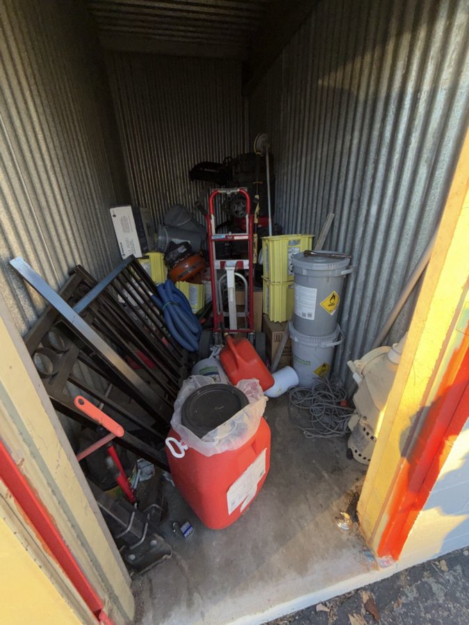 5 x 10 storage unit in Canoga Park, CA