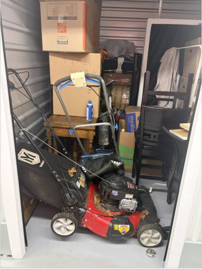 10 x 10 storage unit in Portland, OR
