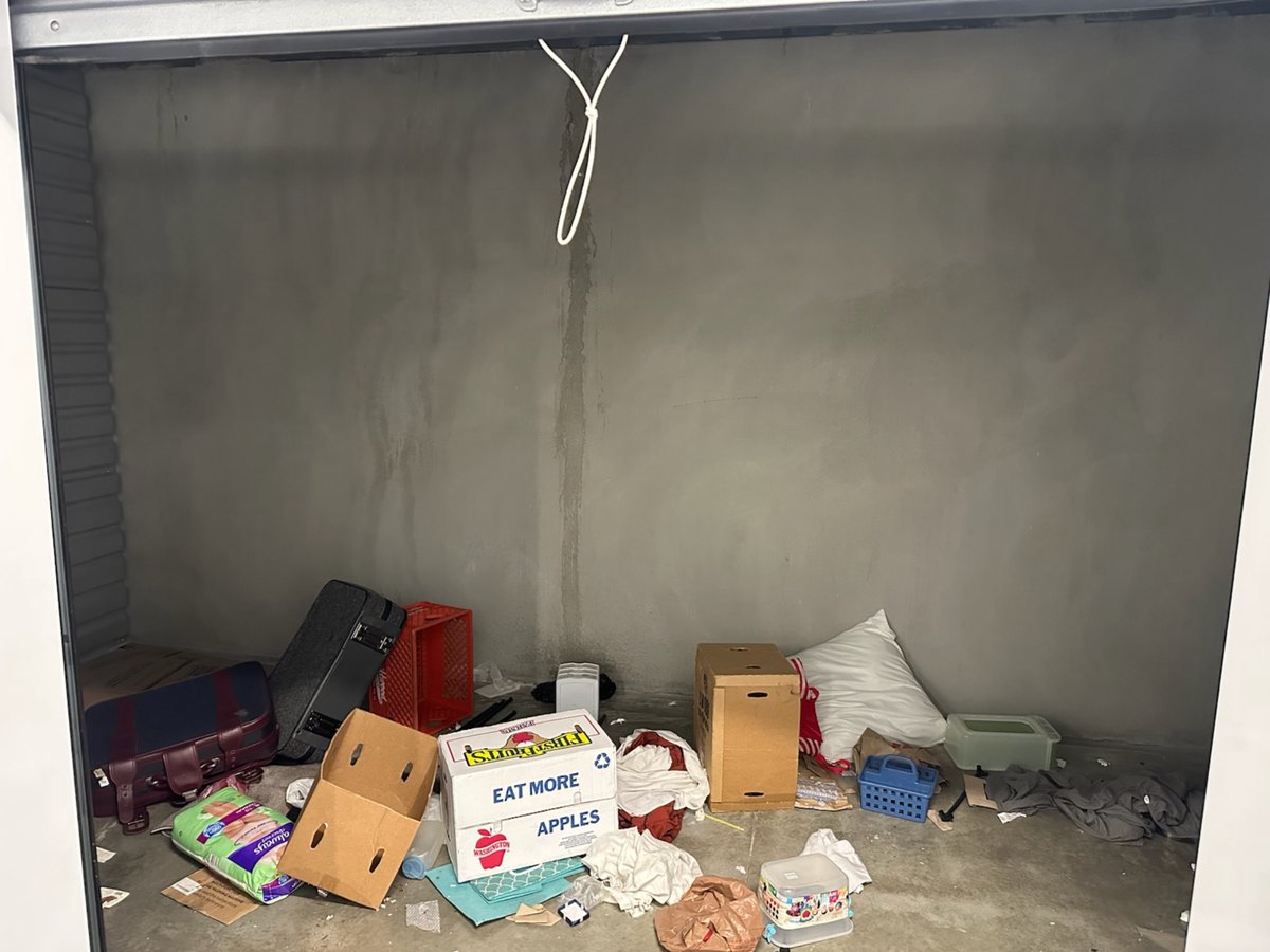 9 x 20 storage unit in Los Angeles, CA