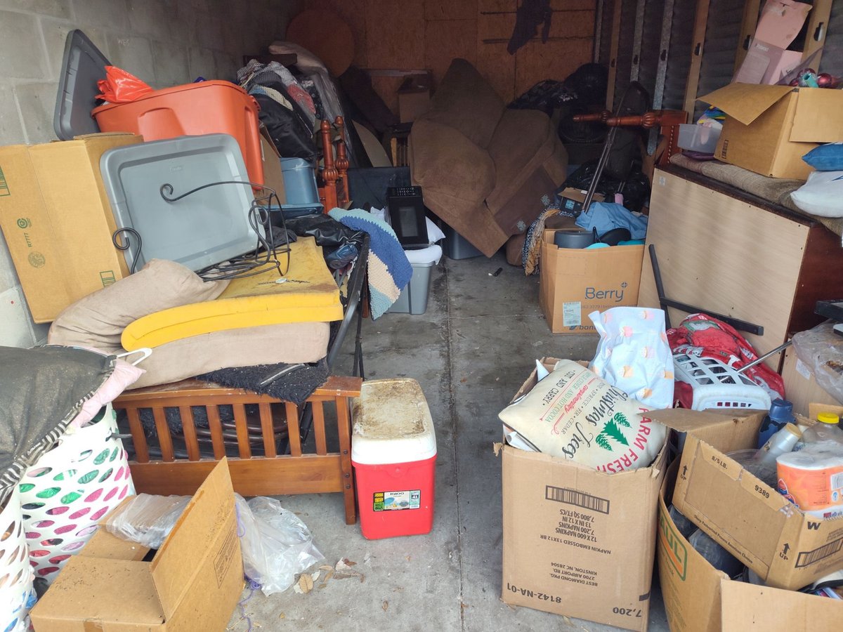 10 x 20 storage unit in Tampa, FL