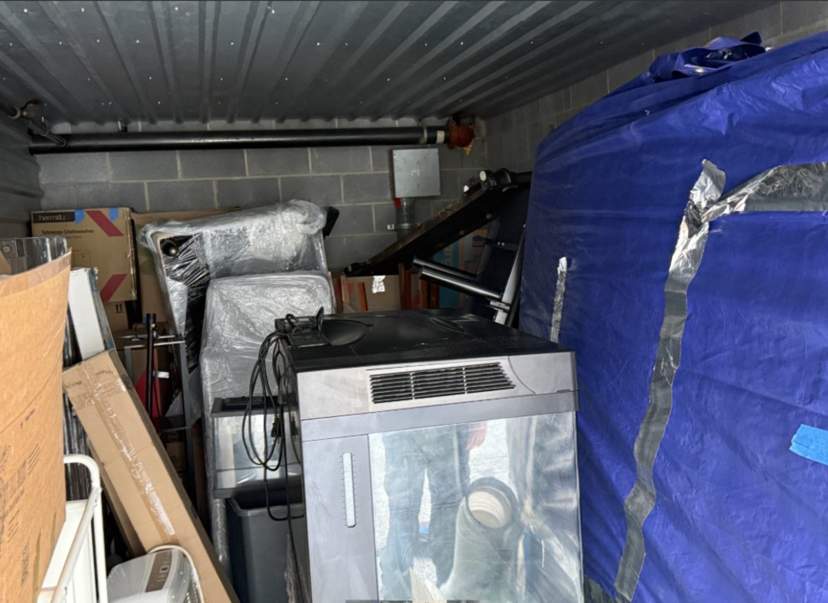 10 x 20 storage unit in Kensington, MD