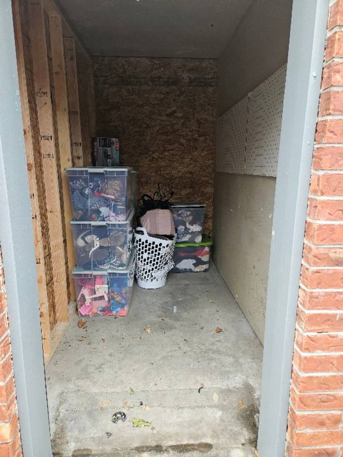 5 x 10 storage unit in Houston, TX