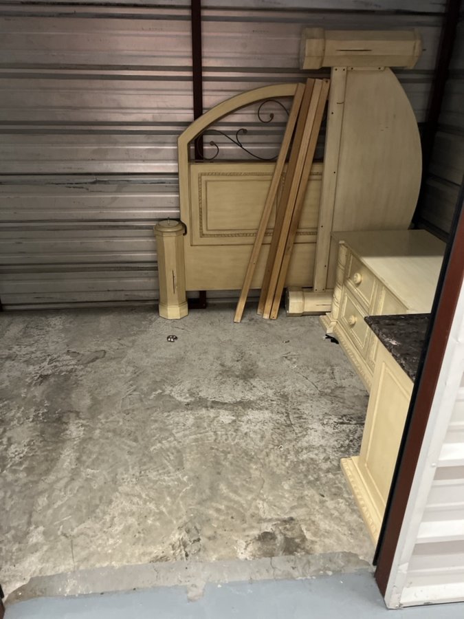 7 x 10 storage unit in Lake Ronkonkoma, NY