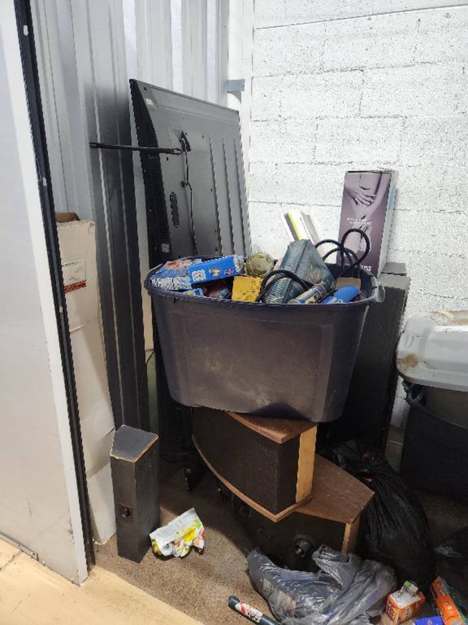 10 x 10 storage unit in Milwaukee, WI