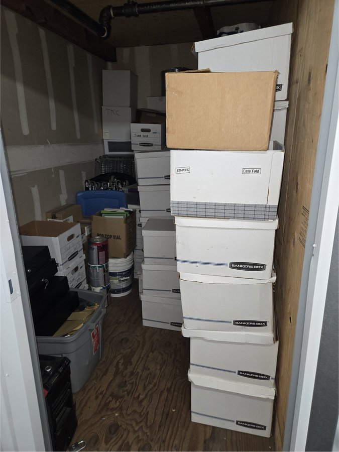 6 x 9 storage unit in Los Angeles, CA