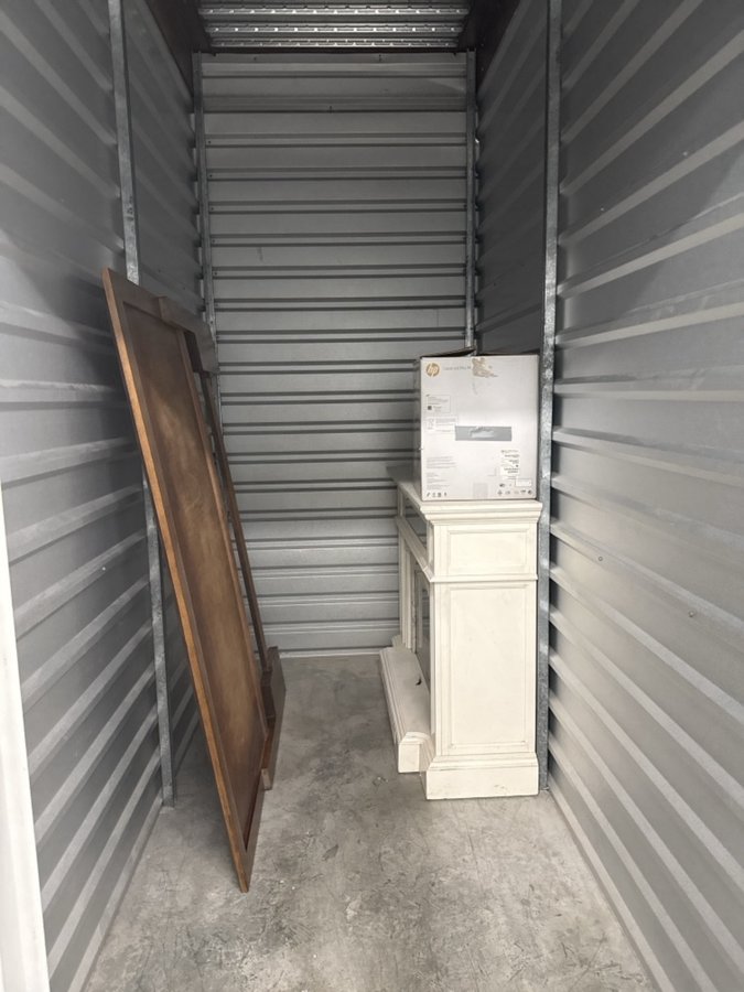 5 x 10 storage unit in Bethpage, NY