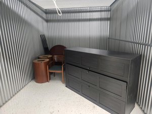 10 x 12 unit in Glenview