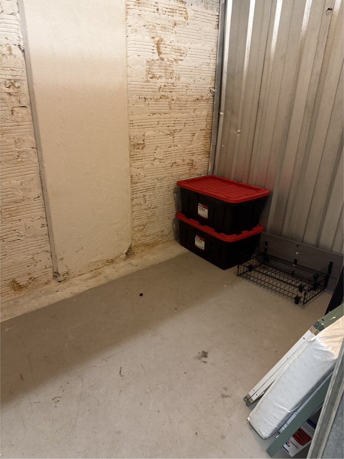 10 x 10 storage unit in Atlanta, GA