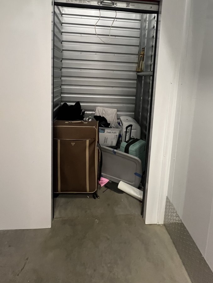 5 x 5 storage unit in Commerce, CA