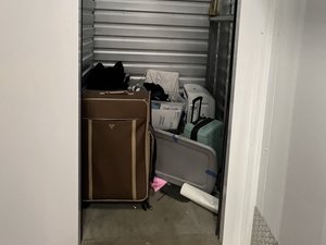 5 x 5 unit in Commerce