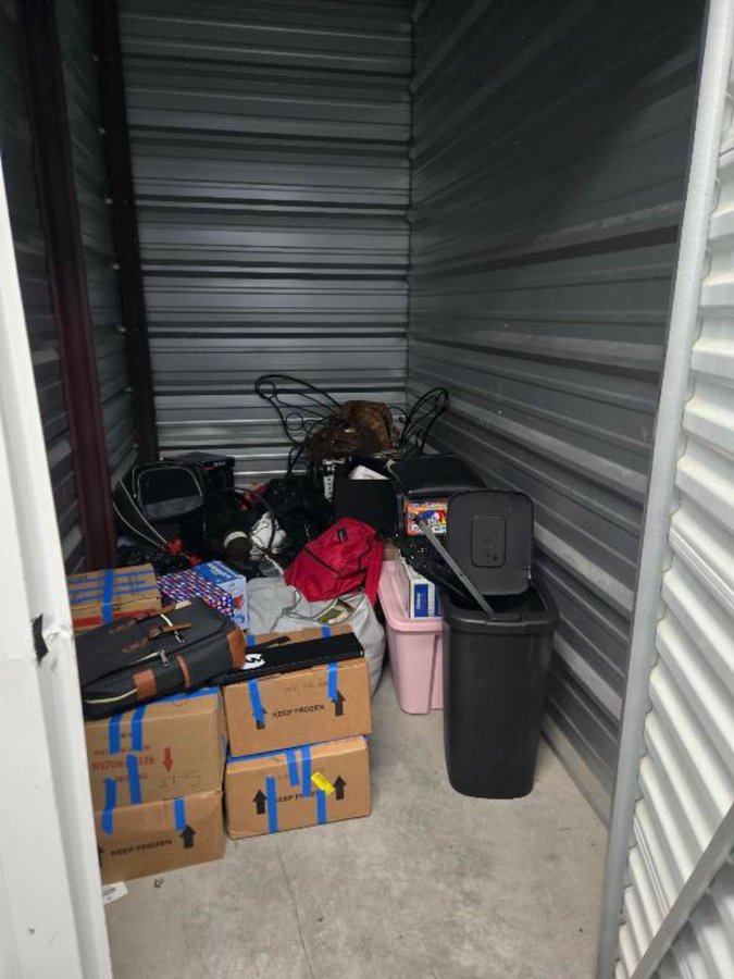 5 x 10 storage unit in Louisville, KY