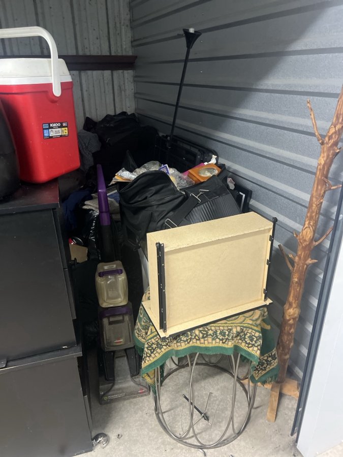 10 x 10 storage unit in Riverdale, GA