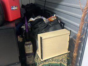 10 x 10 unit in Riverdale