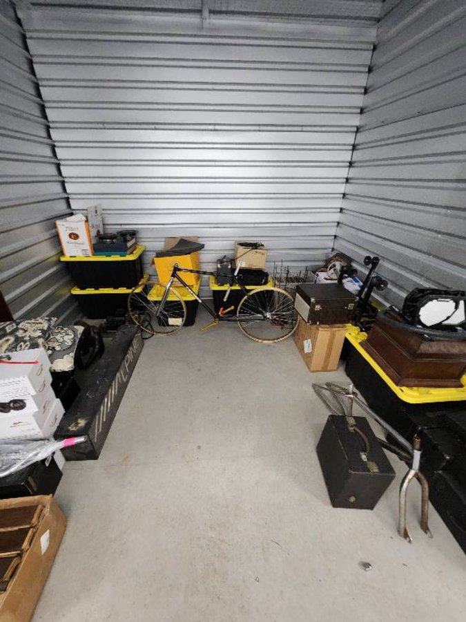 10 x 10 storage unit in Lutz, FL