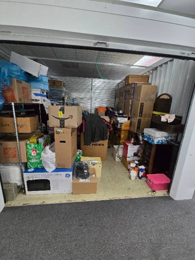 10 x 10 storage unit in Clute, TX