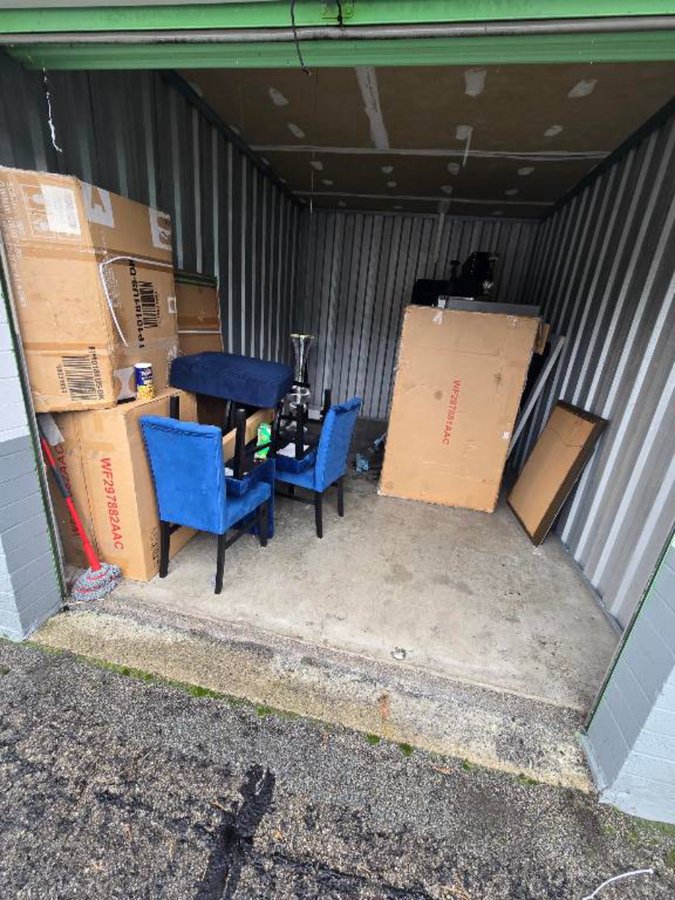 10 x 15 storage unit in Indianapolis, IN