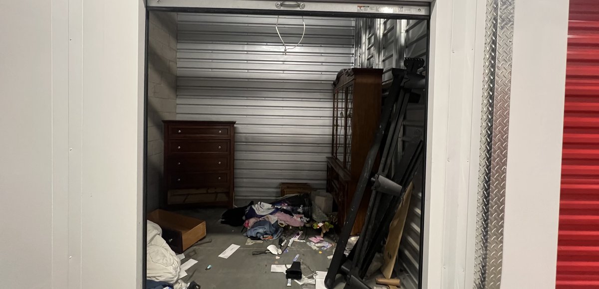10 x 10 storage unit in Commerce, CA