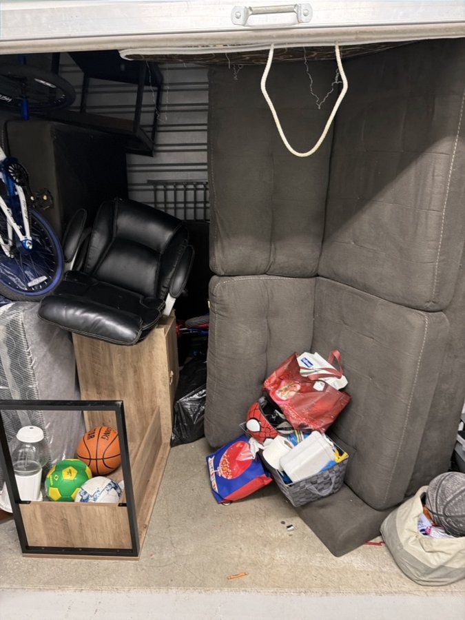 10 x 10 storage unit in Taylor, MI
