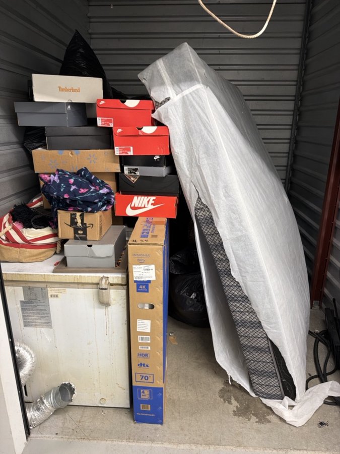 7 x 10 storage unit in Taylor, MI