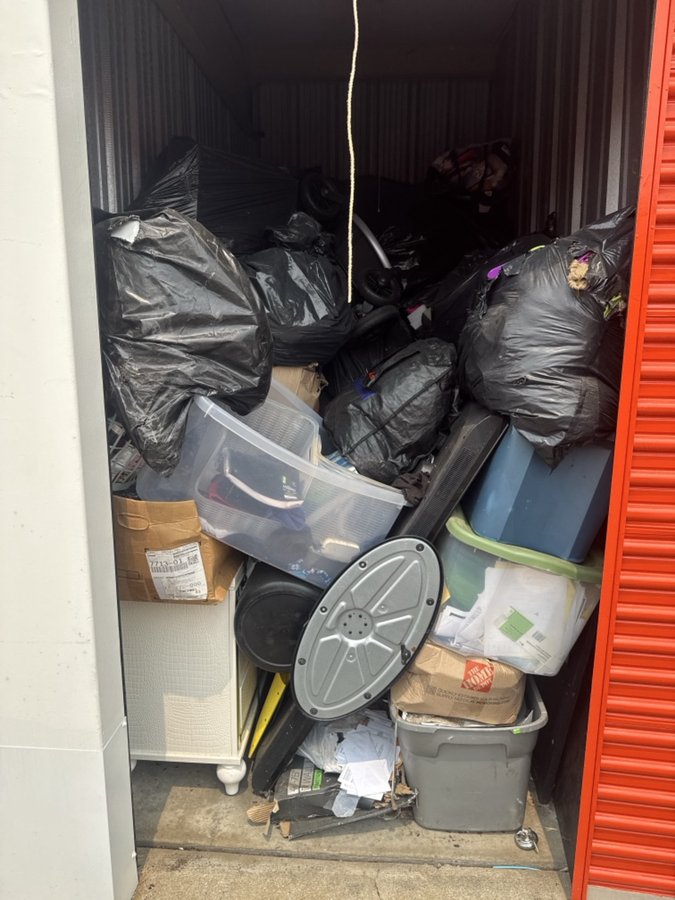 5 x 10 storage unit in Taylor, MI