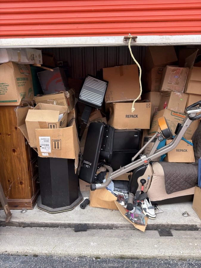 10 x 10 storage unit in Taylor, MI
