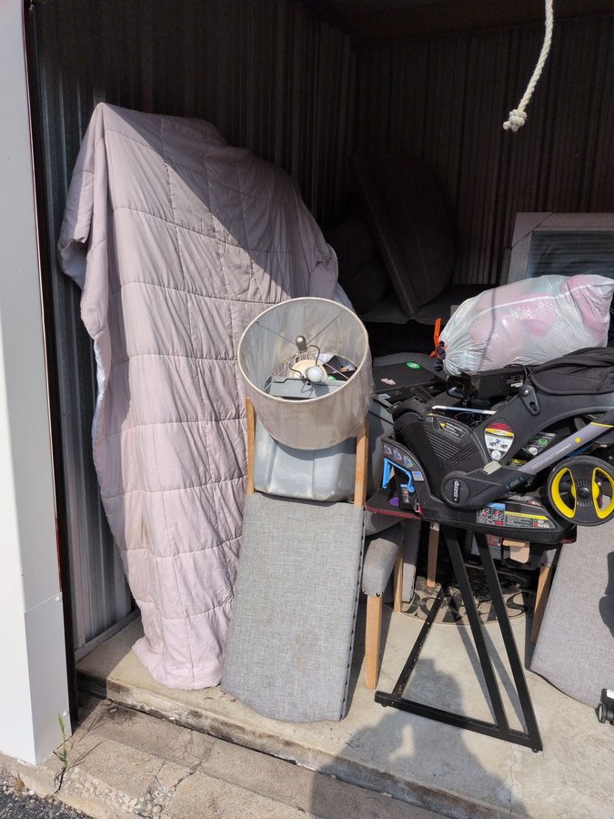 10 x 10 storage unit in Taylor, MI