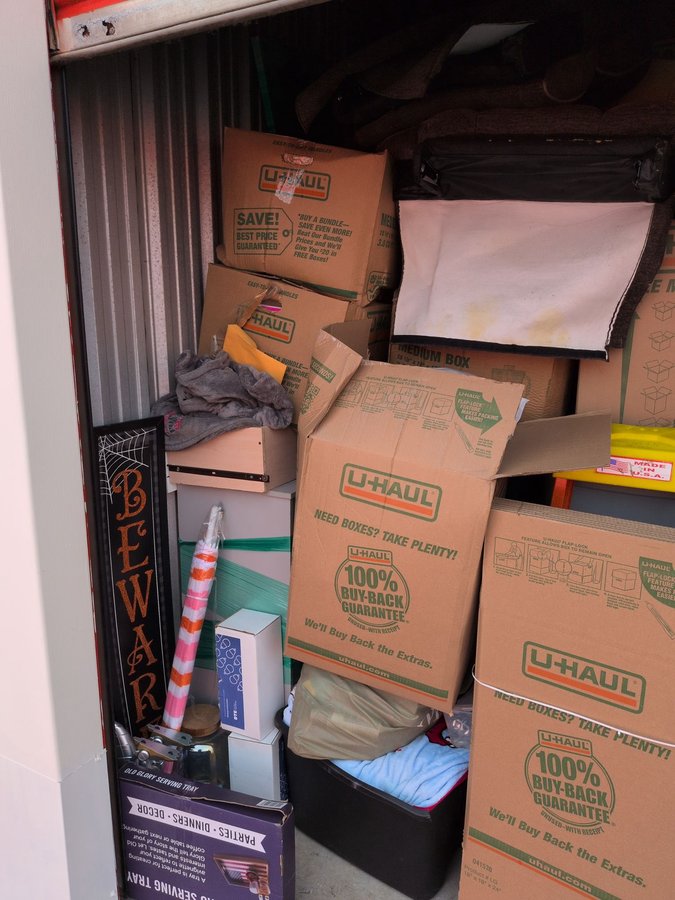 10 x 10 storage unit in Taylor, MI
