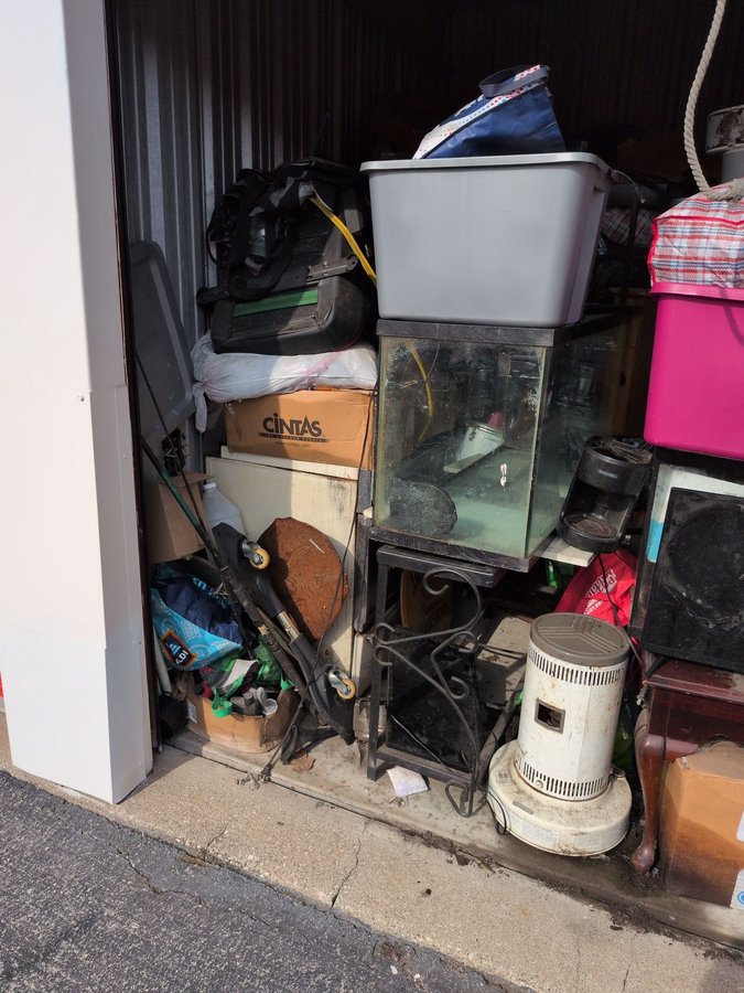 10 x 10 storage unit in Taylor, MI