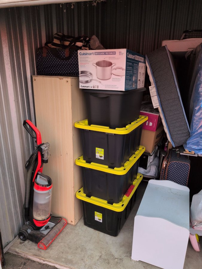 10 x 10 storage unit in Taylor, MI