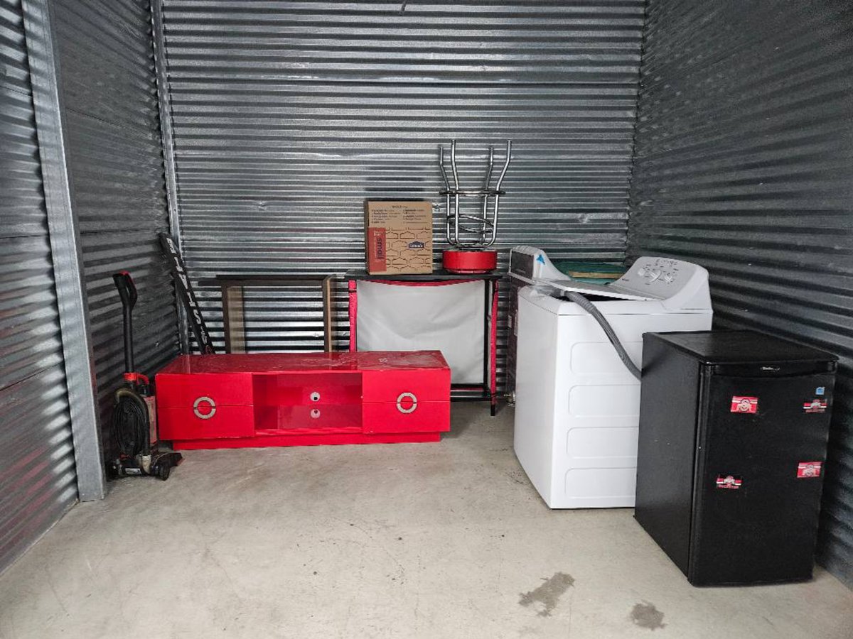 10 x 10 storage unit in Columbus, OH