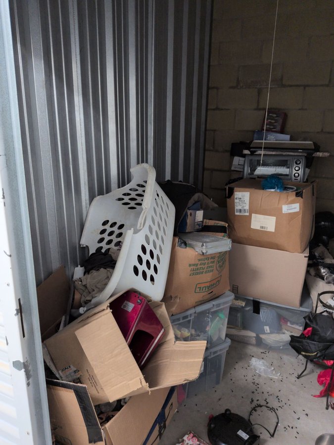 5 x 10 storage unit in Taylor, MI