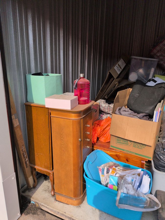 10 x 10 storage unit in Taylor, MI